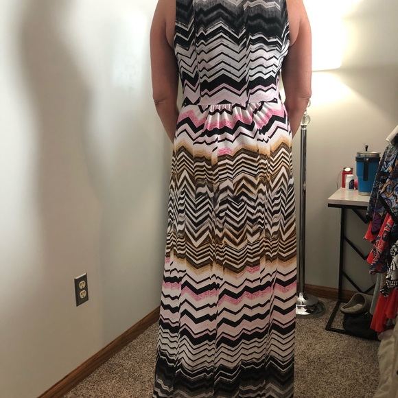 Dress - Picture 3 of 5